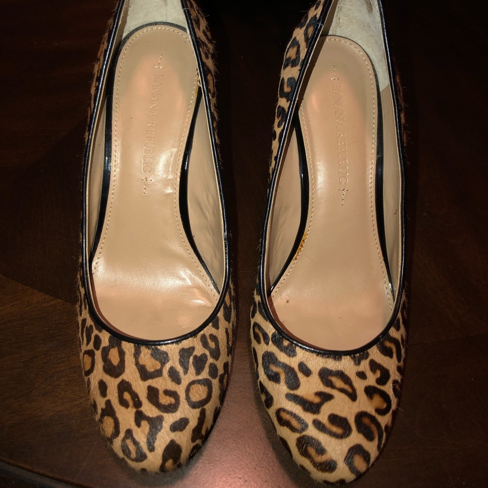 1 HrSale 🚨🚨Banana Republic Heels